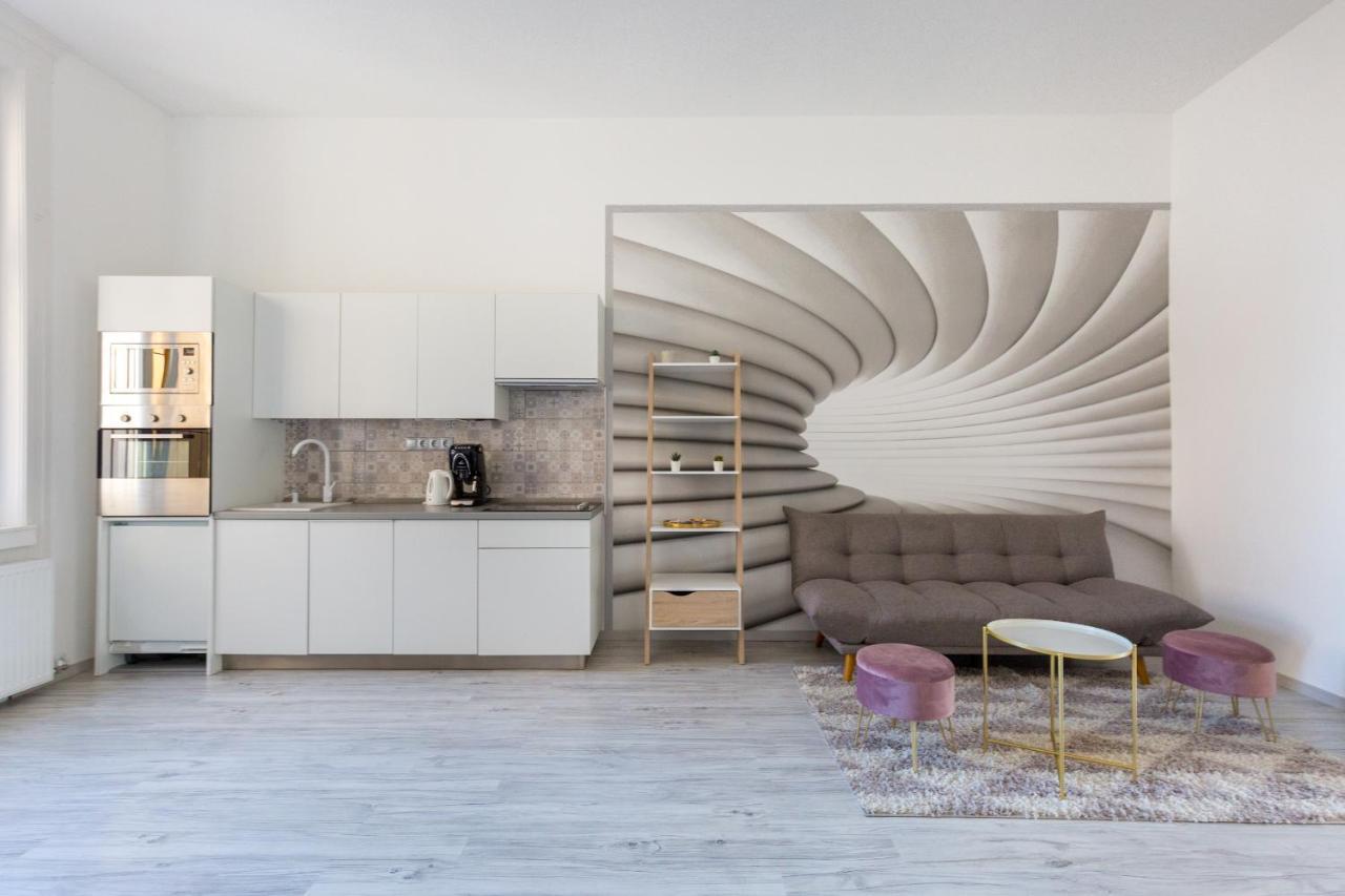 Appartamento Designer On The Broadway With 2br And Ac Budapest