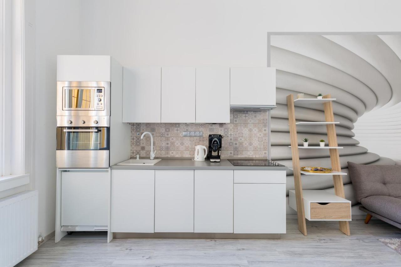 Designer On The Broadway With 2br And Ac Apartament *