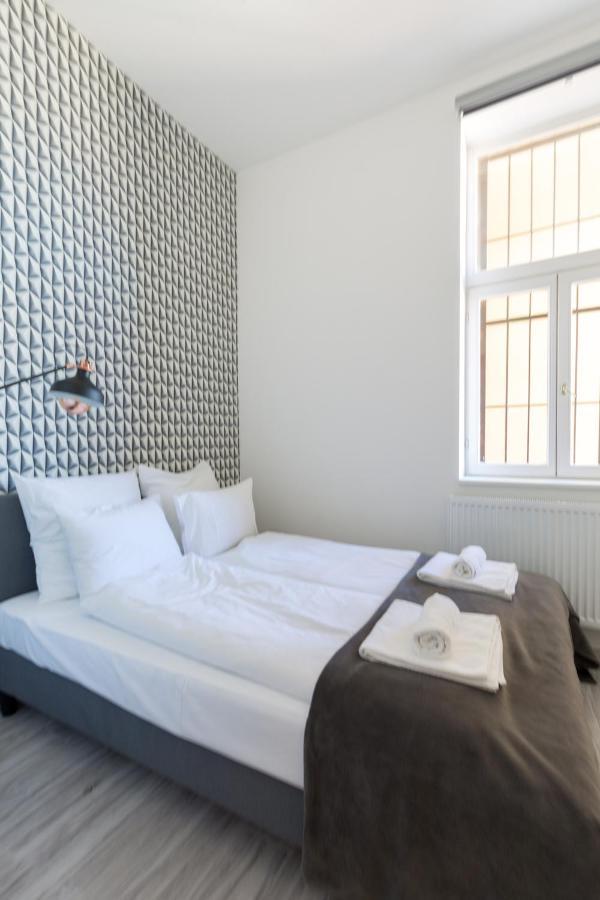 Appartamento Designer On The Broadway With 2br And Ac Budapest