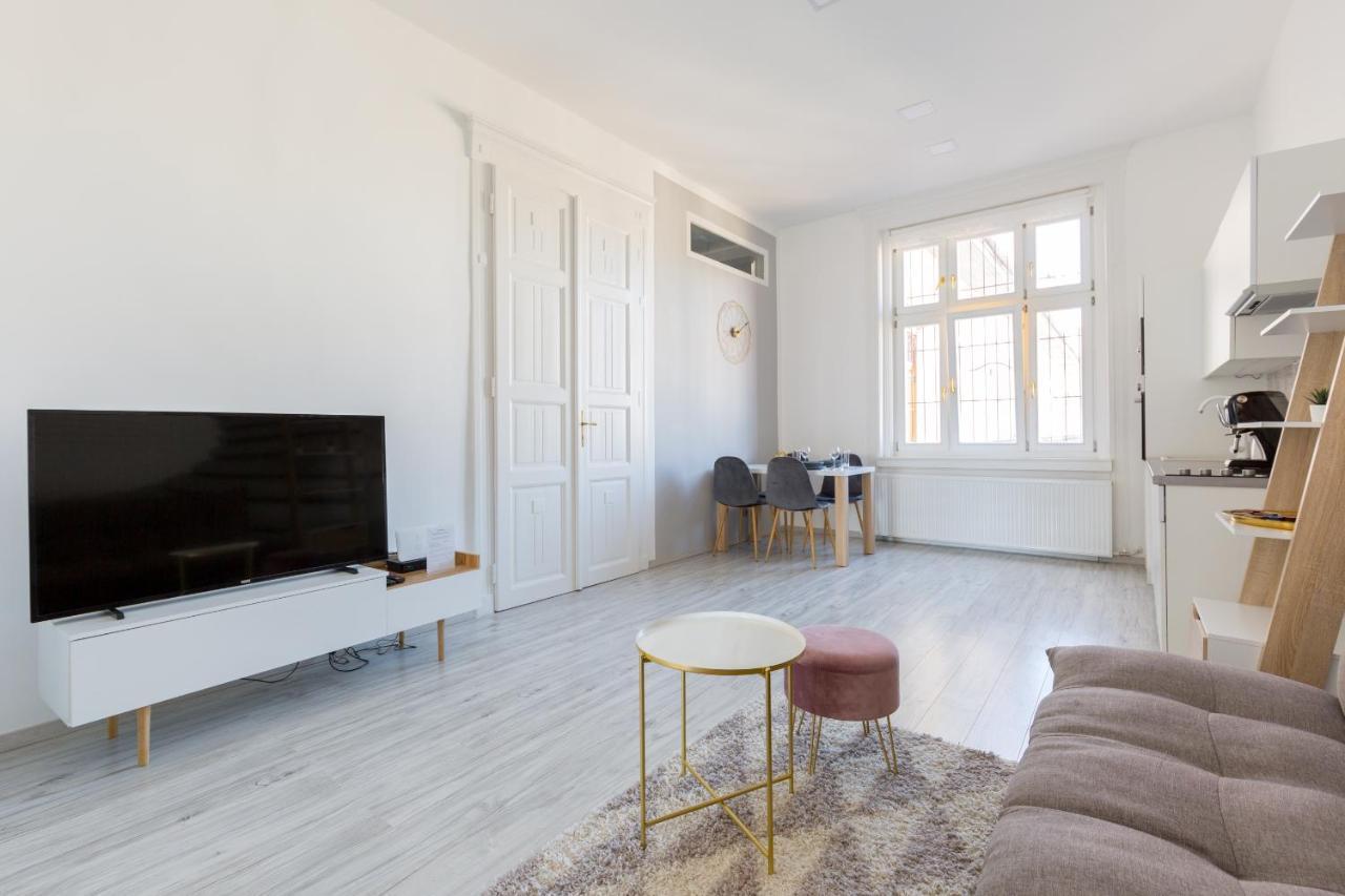 Appartamento Designer On The Broadway With 2br And Ac *